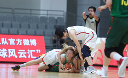 四国赛女篮惜败立陶宛 对抗激烈双方到底拼抢