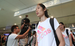 2017世界女排大奖赛香港站 朱婷率队抵达香港球迷接机