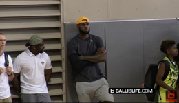 詹姆斯观战儿子却被神秘少年打爆 詹皇质疑其年龄