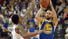 NBA中国赛上海站勇士大胜狼队 库里40+8汤神28分