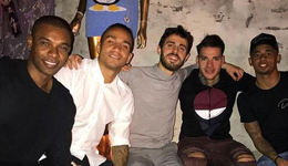 曼城全队高档酒吧开圣诞趴 嘲笑曼联被绝杀出局