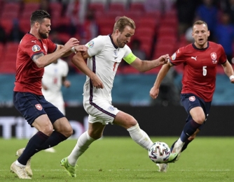 斯特林破门亨德森进球被吹 英格兰1-0捷克