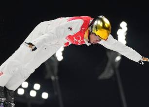 中国队自由式滑雪混合团体摘银