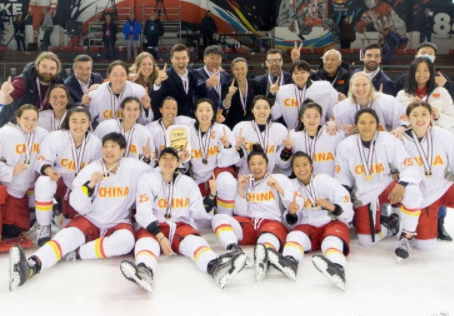 五连胜！中国女子冰球世锦赛B组夺冠 十年后重返甲级A组