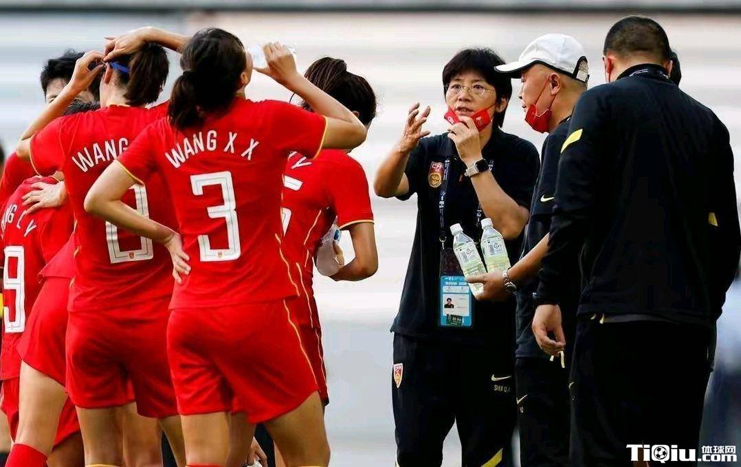 中国女足参加热身赛