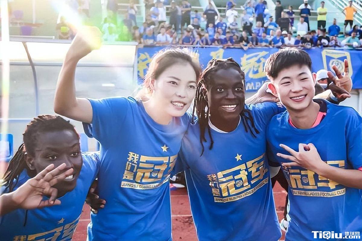 中国女足参加热身赛