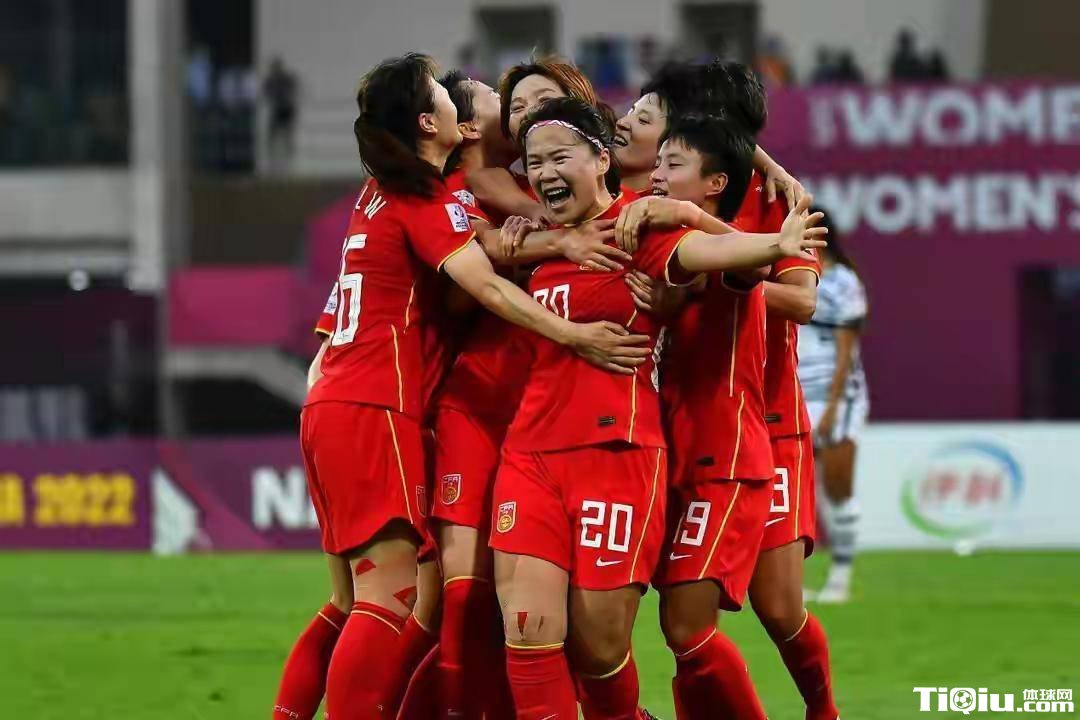 中国女足参加热身赛