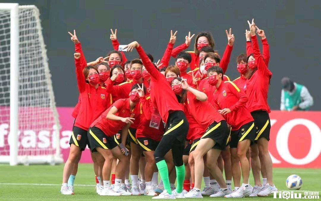 中国女足参加热身赛