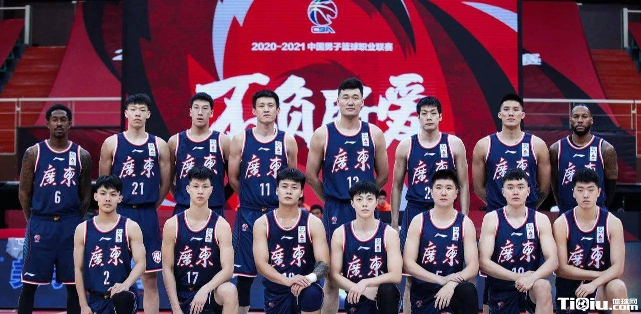 广东男篮总教练杜锋不满球员表现