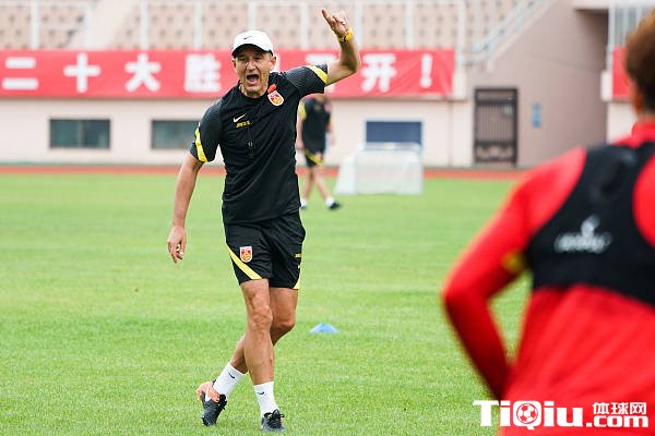 扬科维奇或只是过渡主帅