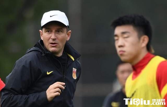 扬科维奇要求严厉