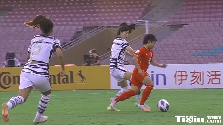 中国女足5分钟连追2球