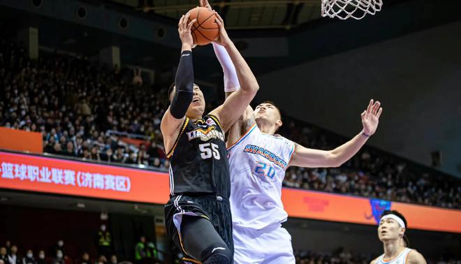 辽篮四大内线围剿山东双塔 麦克勒莫首秀杨鸣复仇战