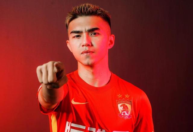 揭秘艾菲尔丁留洋幕后 邵佳一起到关键作用