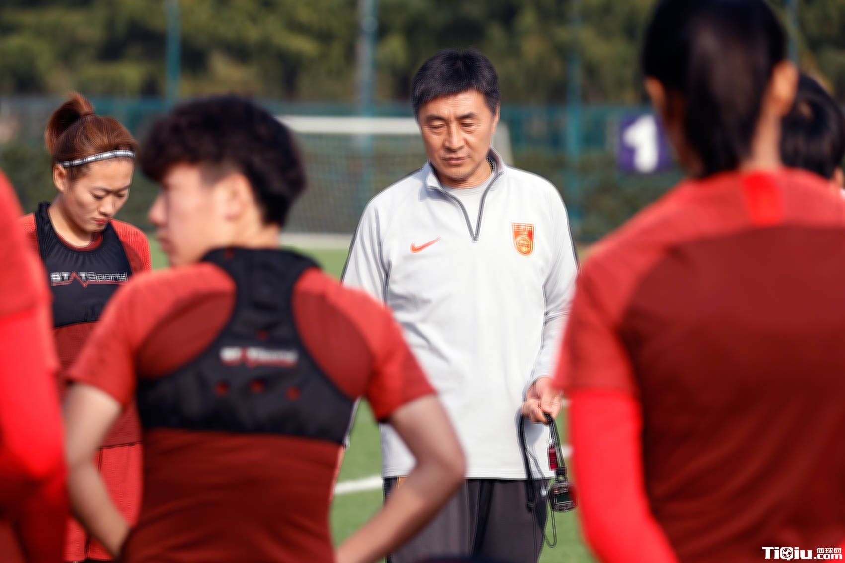 曝前两任女足主帅被带走