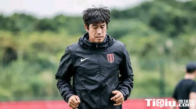 成都蓉城前10轮不败