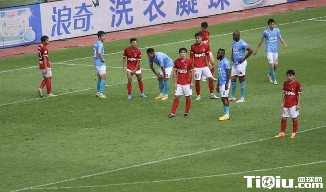 广州队发生大规模冲突