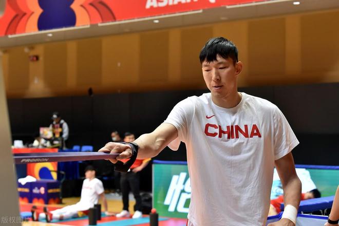 周琦不服姚明的交易 山东队签下美国高级训练师李京龙面临退役