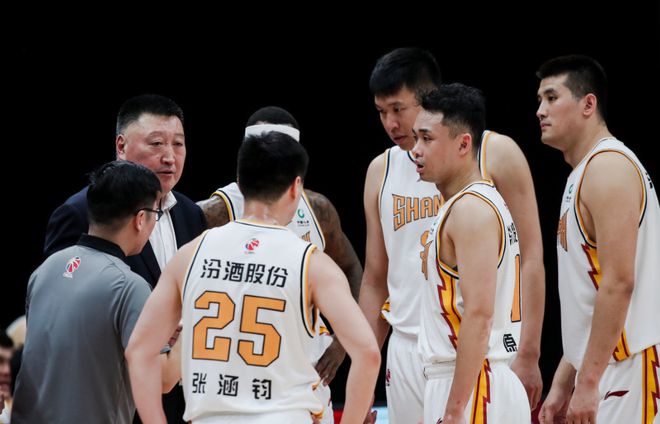 山西男篮双喜临门功勋名帅续约两年 千亿金主回归只差官宣