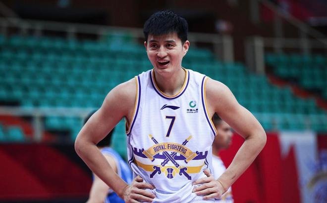 ��������������CBA������ǩ�ͽ� �ڽ����������Ӷ�ھ���ͷ