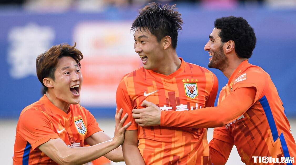 王大雷陪徐新到泰山谢场