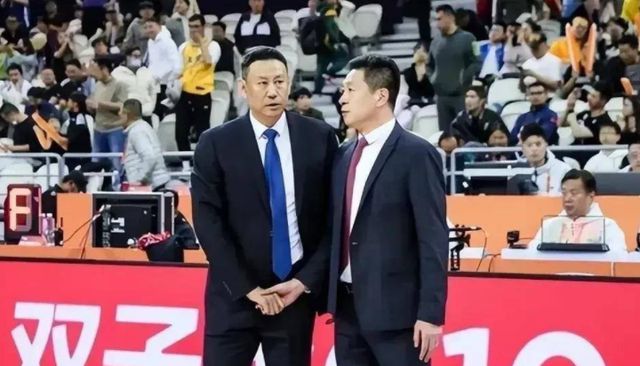 李春江正式回归重返上海男篮 帮助球队挑选外援或替代李秋平