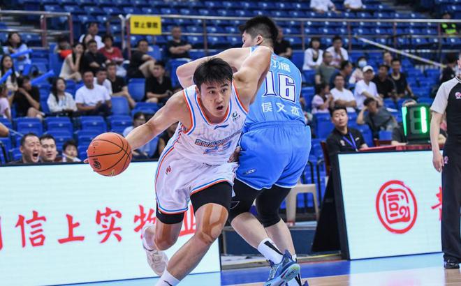 1����ʤ�㶫�ŷ浱����� CBA���ú�ȡ4��ʤ�����22��