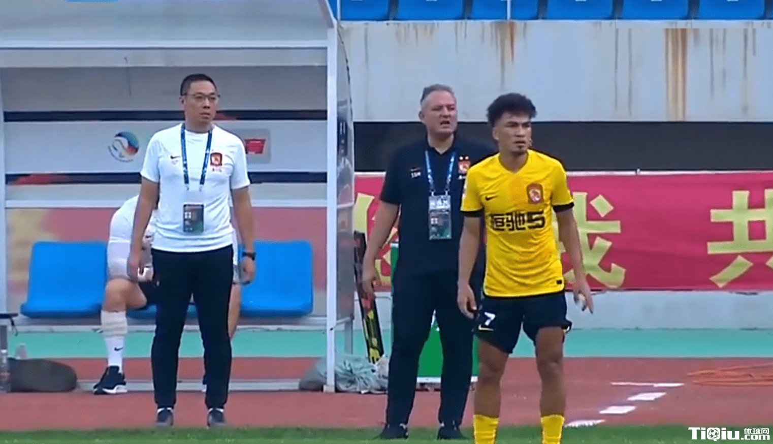 广州队好样的刮起青春风暴