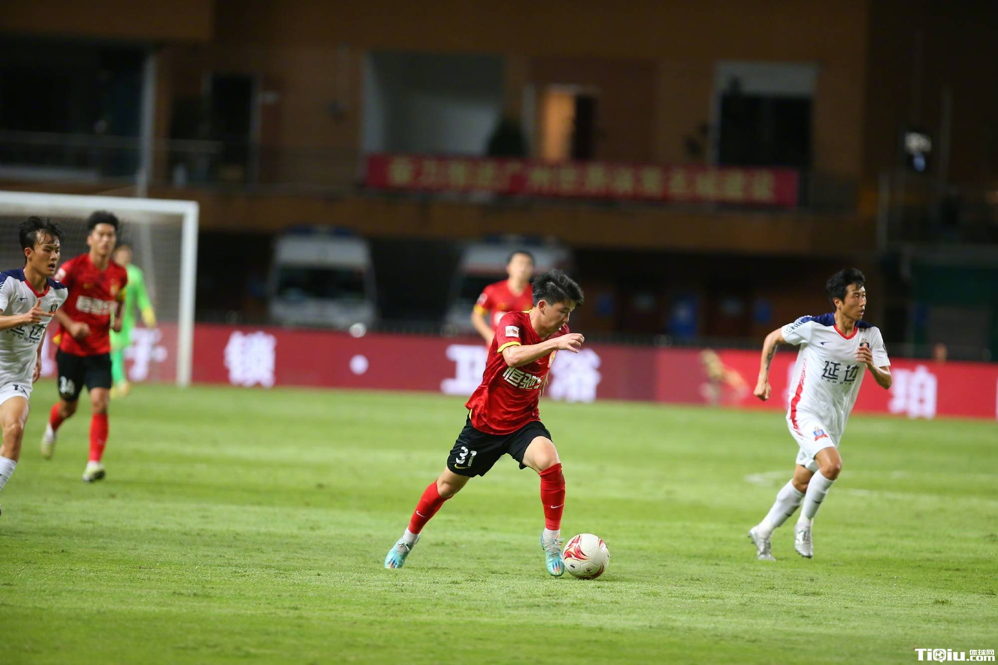 广州队好样的刮起青春风暴