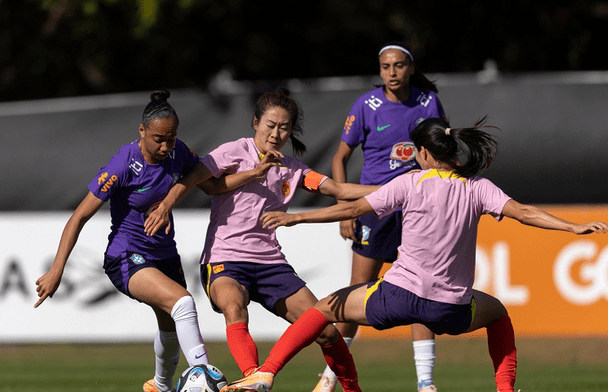 ����Ů����־���������� С��������ƴ��