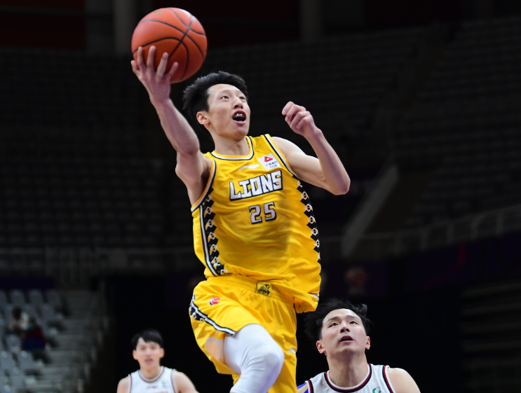 CBA��������վ����82-79��תʤ�廪 ��������19������