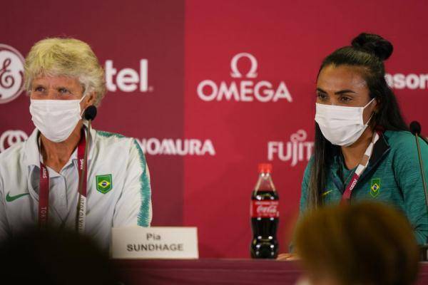 巴西足协解雇女足主教练