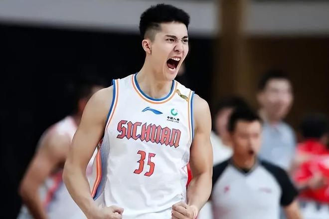 翼龙队解散2人成香饽饽