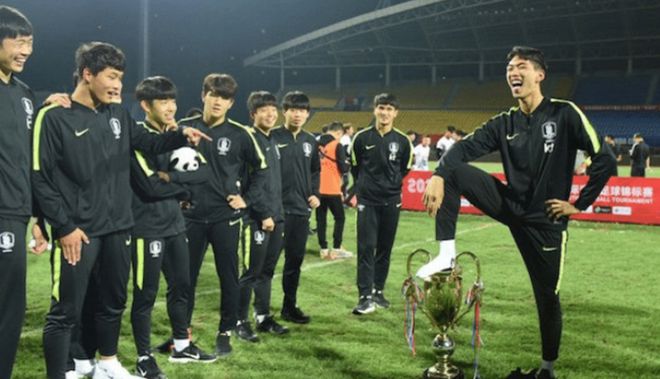 国足亚运会或遇韩国 脚踩熊猫杯球员在列名记：打出骨气