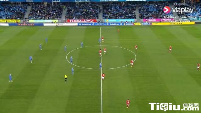 友谊赛开场仅仅6秒钟, 奥地利中场鲍姆加特纳就带球直接杀向对方禁区前沿…