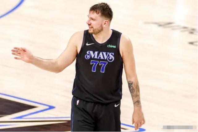 东契奇全票当选西决MVP 奖杯属于全队&难以置信