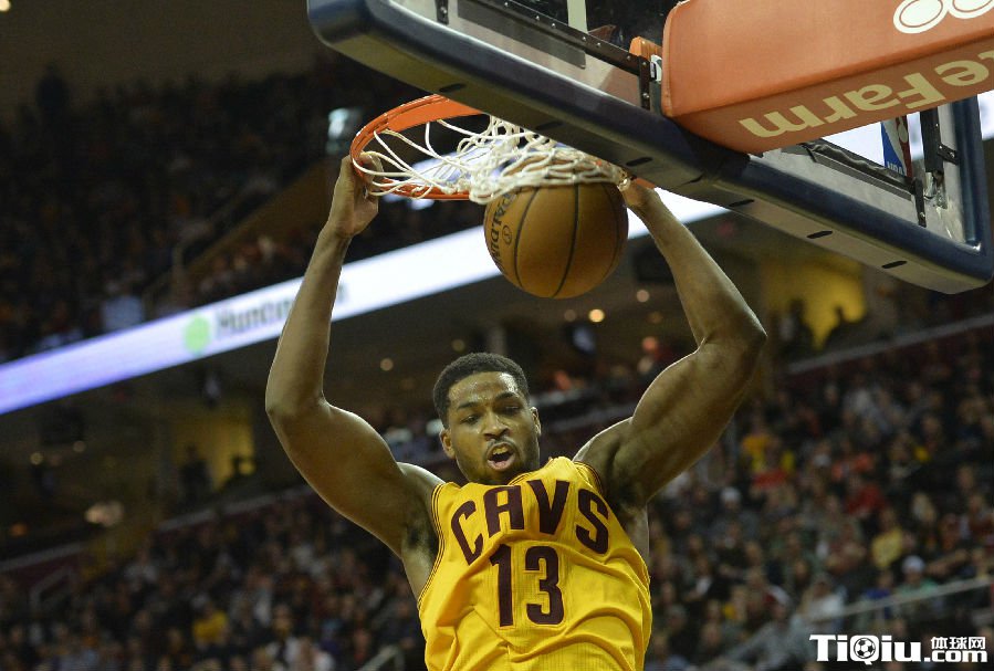 骑士汤普森钦定为首发中锋