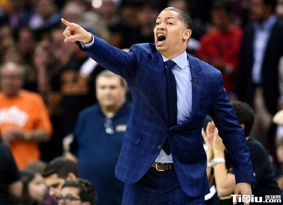 詹皇为骑士夺下史诗第一冠 詹姆斯摆脱教练克星