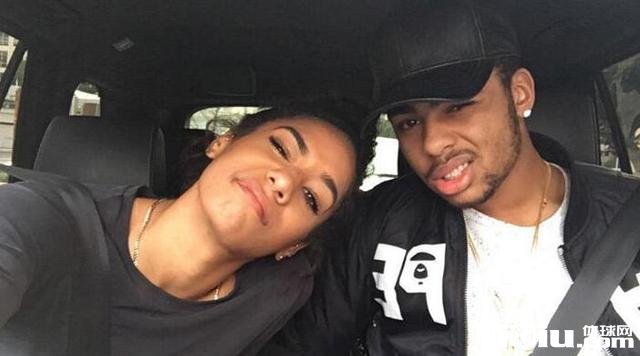 湖人新星拉塞尔重回单身序列 紧追尼克杨分手步伐