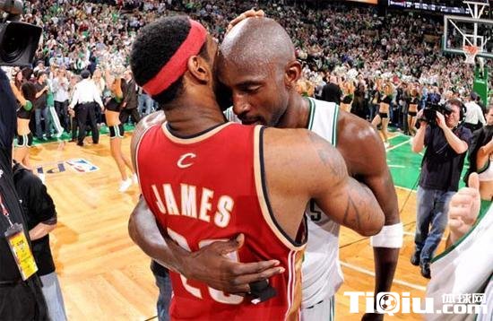 骑士詹姆斯致敬退役巨星 詹皇称加内特为指路灯塔
