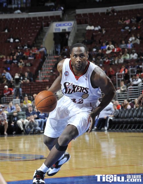 埃尔顿布兰德退役了吗 76人埃尔顿-布兰德退役