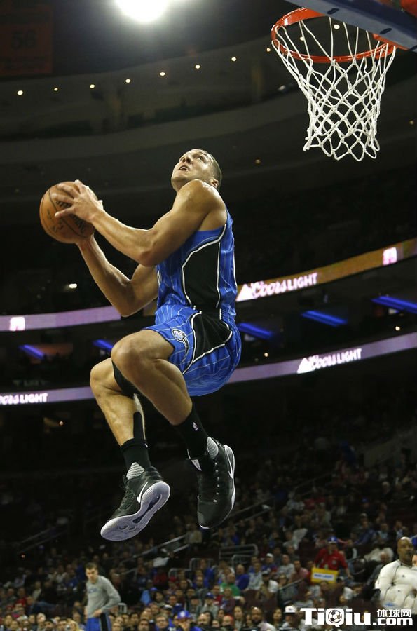 魔术伊巴卡关键罚球逆转败局 魔术险胜76人获首胜