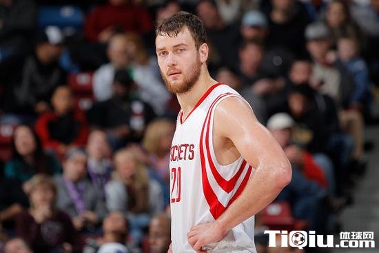 火箭弃将加入鹈鹕联手浓眉 鹈鹕签下莫泰搭配浓眉哥