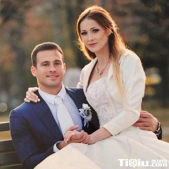 雅瓦诺夫斯基 塞尔维亚雅瓦诺夫斯基和男友完婚
