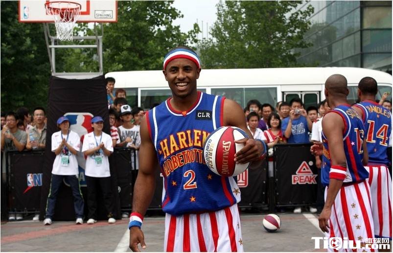 美国篮球哈林篮球队 哈林篮球队险胜老牌湖人