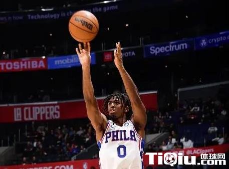 76人120-110战胜快船