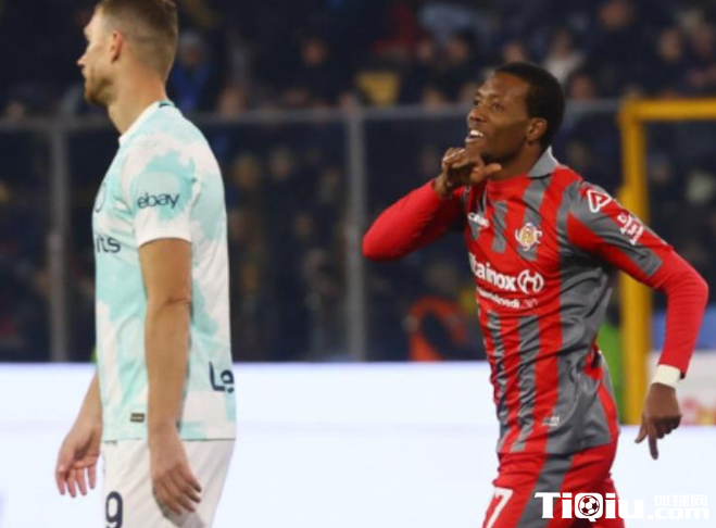 国米阿切尔比犯规引热议