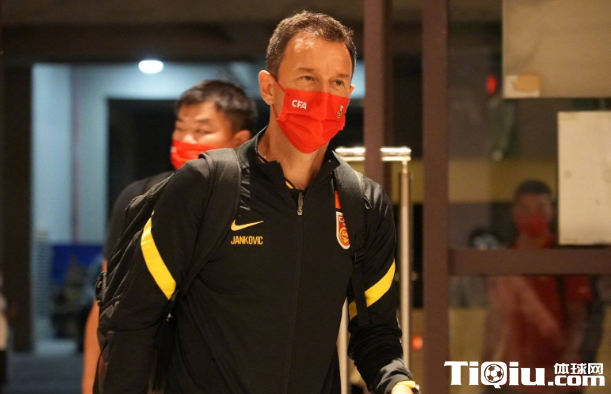 扬科维奇或只是过渡主帅