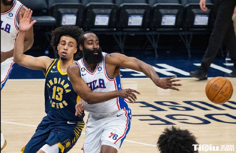 哈登高居本赛季助攻榜第一名