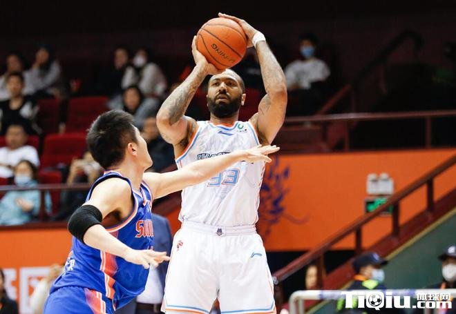 山东男篮挑战吉林东北虎